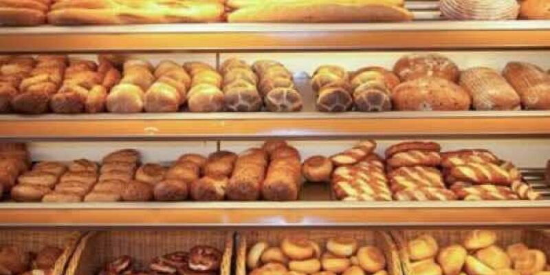 اتلاف خبز و حلويات فاسدة وسط مخبزة بمدينة تيزنيت