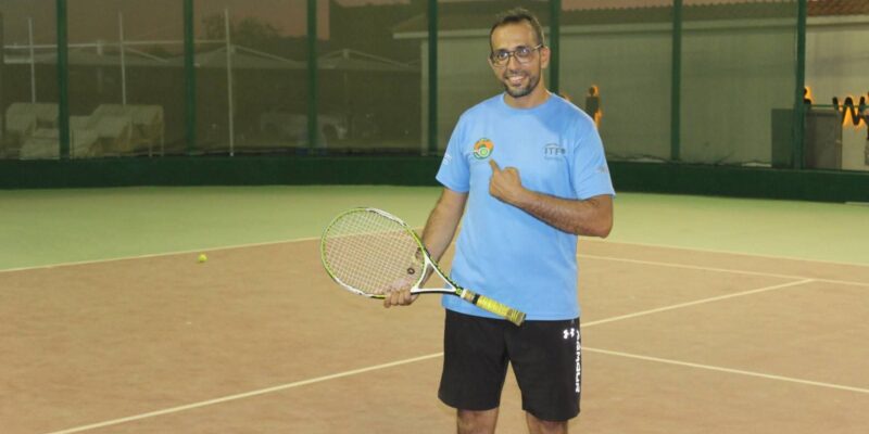 “عبد الله إكجي” يتأهل الى نصف نهائي البطولة العربية لرواد التنس بشرم الشيخ بدواة مصر