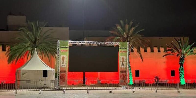 جماعة تيزنيت تواكب مباريات المنتخب الوطني بشاشة عملاقة بساحة الاستقبال